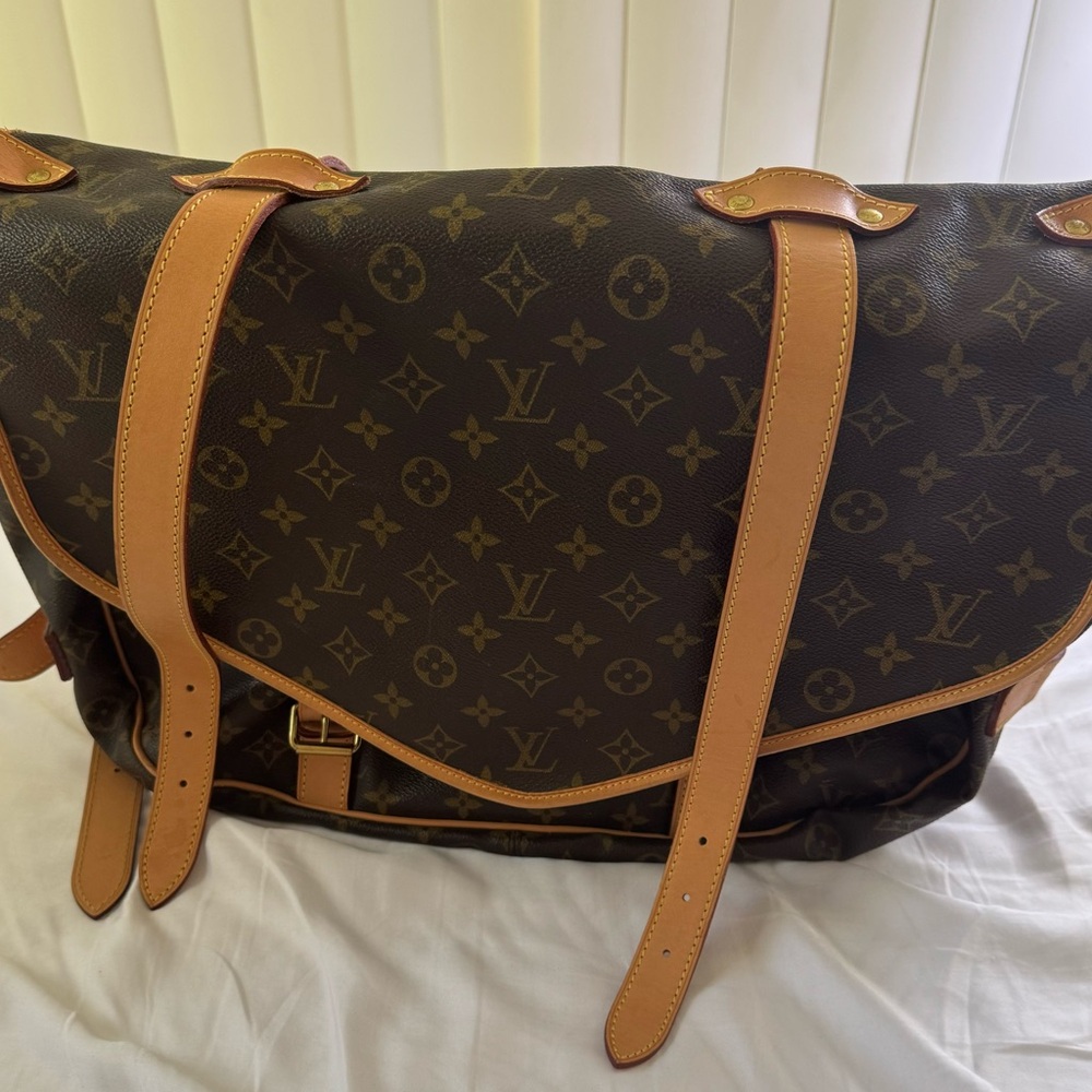100% authentic vintage Saddle Back by Louis Vuitton